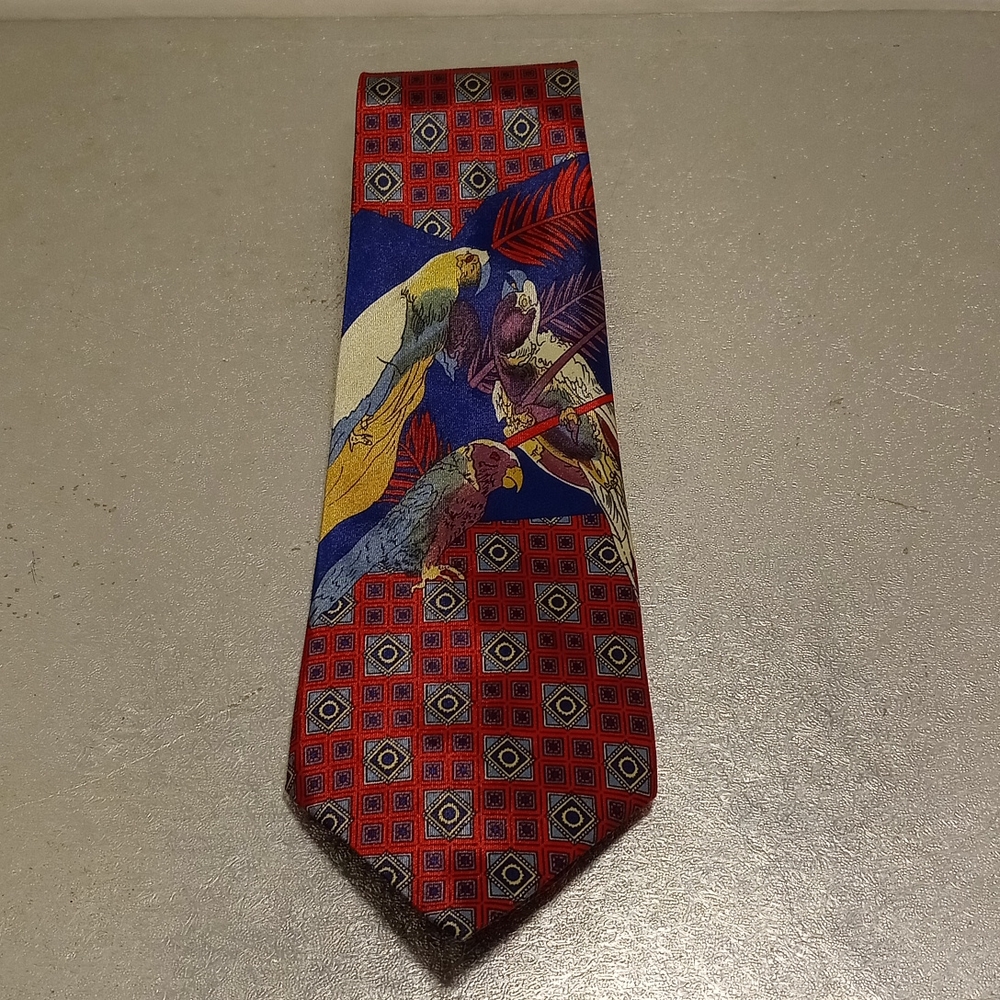 Parakeet necktie